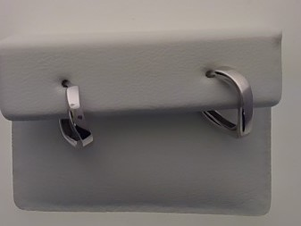 Die Creolen Silber 925 rh glatt, Modellnummer 26-369, bestechen durch ihr elegantes, schlichtes Design aus hochwertigem 925er Sterlingsilber. Diese Hoop-Ohrringe passen perfekt zu jedem Outfit, ob casual oder schick. Tragen Sie sie, um Ihrem Alltagslook einen subtilen Glanz zu verleihen oder um ein elegantes Abendoutfit zu vervollst&auml;ndigen. Ein Must-have f&uuml;r jede Schmuckkollektion.