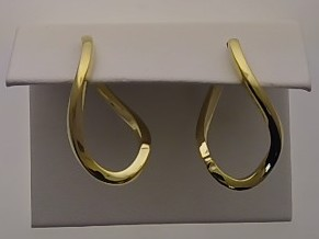 Das Produkt Paar Creolen Silbervergoldet, Modellnummer 26-305, geh&ouml;rt zur Kategorie Schmuck, speziell zu den Creolen. Diese silbervergoldeten Ohrringe vereinen Eleganz und zeitloses Design. Sie passen hervorragend zu formellen sowie l&auml;ssigen Outfits und setzen ein stilvolles Statement. Kombinieren Sie sie mit einer hochgesteckten Frisur, um ihre Sch&ouml;nheit zu betonen.