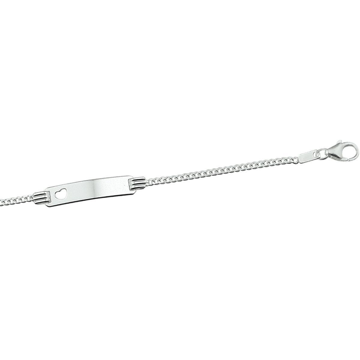Zilveren graveerarmband met een gestanst hartje. De lengte bedraagt 13cm met 2cm extensie. De breedte van de graveerplaat bedraagt 4.2mm.