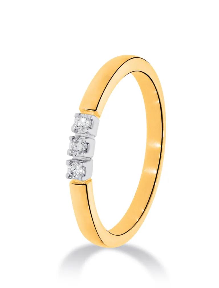 14 krts geelgouden memoire ring met witgouden zettingen waarin 3 diamantjes briljant geslepen totaal 0.15 crt H SI.