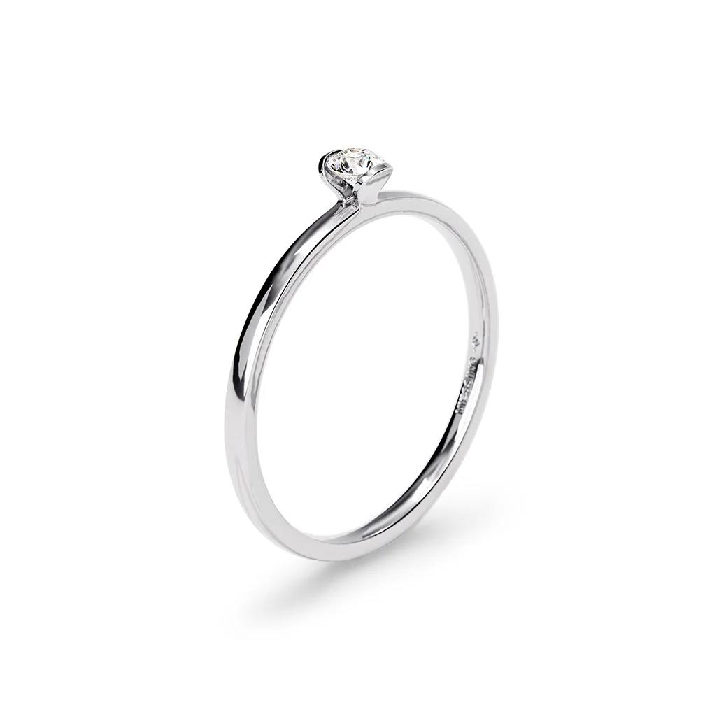 Een platina ring van Niessing model Lily met een diamant briljant geslepen 0,08 crt TW VS.