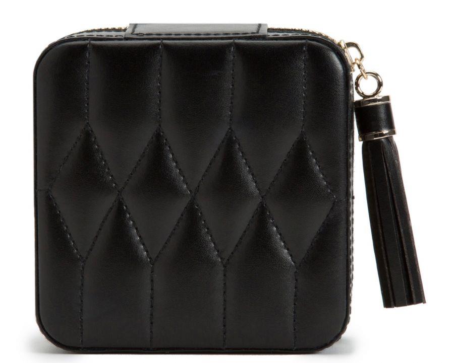 De Caroline Zip Travel Case 329971 is een handige accessoire voor onderweg. Deze reisorganizer heeft een compact formaat en is voorzien van diverse vakjes en elastische banden om al je essentials georganiseerd te houden. De case heeft een stevige rits om alles veilig op te bergen. Daarnaast is de case gemaakt van hoogwaardig materiaal dat duurzaam en gemakkelijk schoon te maken is. 