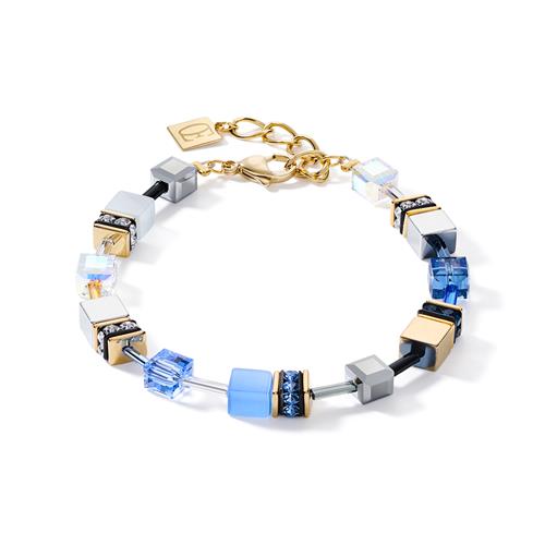 Prachtige armband uit de beroemde GeoCUBE®-collectie van Coeur de Lion met van hematiet, sprankelende Swarovski®-kristallen, goudkleurig roestvrij staal en synthetisch tijgeroog, hematiet met titaniumoxide afwerking en strass rondellen handgemaakt in Duitsland. De kleuren zijn geïnspireerd door de natuur, zonnig geel met helder blauw! 

2839-30-0716
De armband is te dragen op 18,5 cm tot en met 21,5 cm, dus ook geschikt voor een bredere pols. Dikte van de blokjes is 0,6 cm.