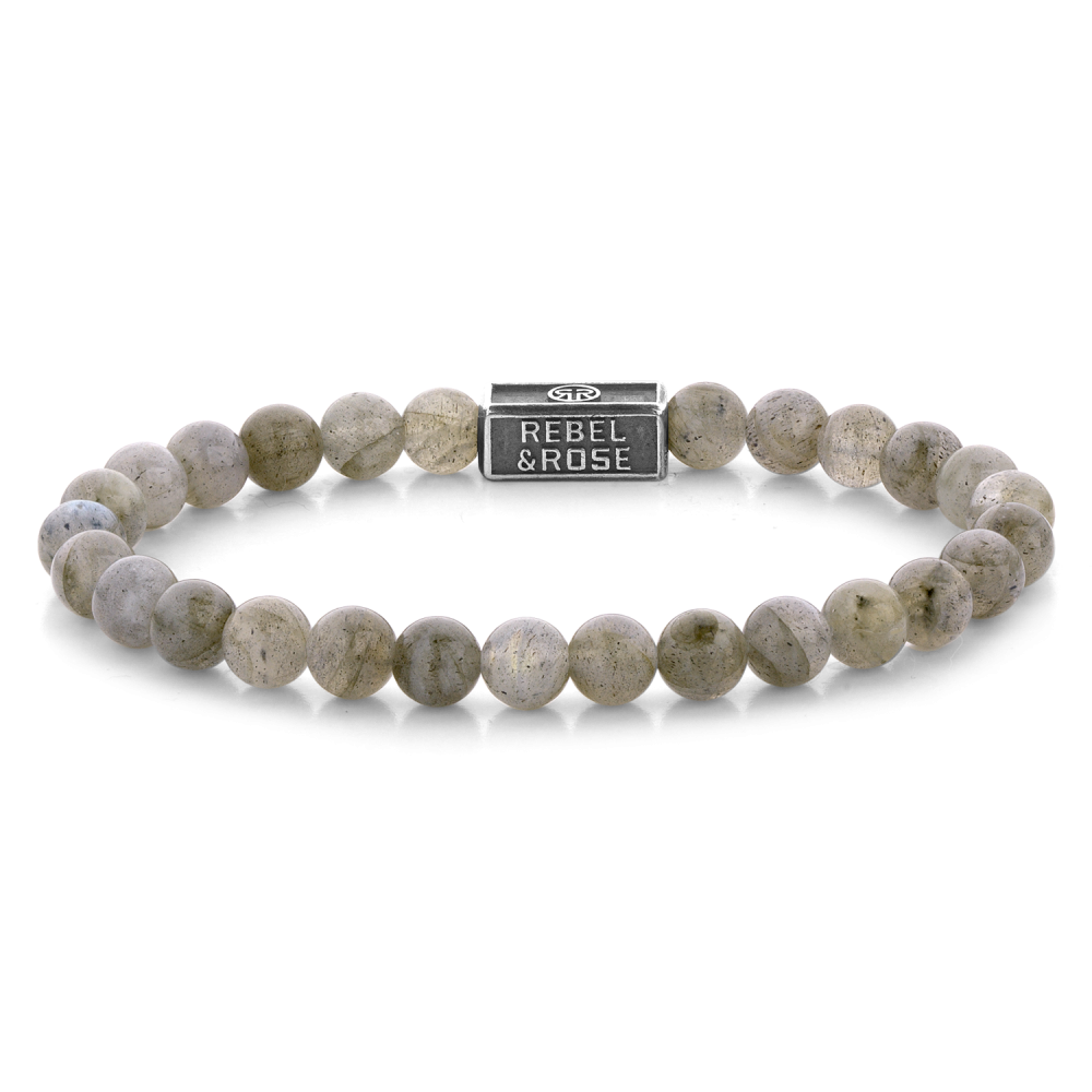 Edelstenen bead armband, handgemaakt van 6mm Labradoriet stenen met een Sterling Silver sluiting. Het Rebel & Rose sieraad is makkelijk te combineren met andere zilveren, leren of kralenarmbanden.