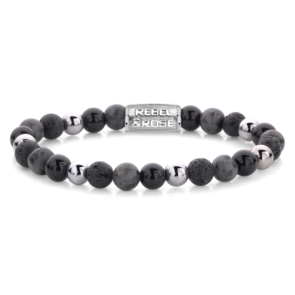Deze armband is van het merk Rebel & Rose. Het is een damessieraad. De armband is zilver van kleur.