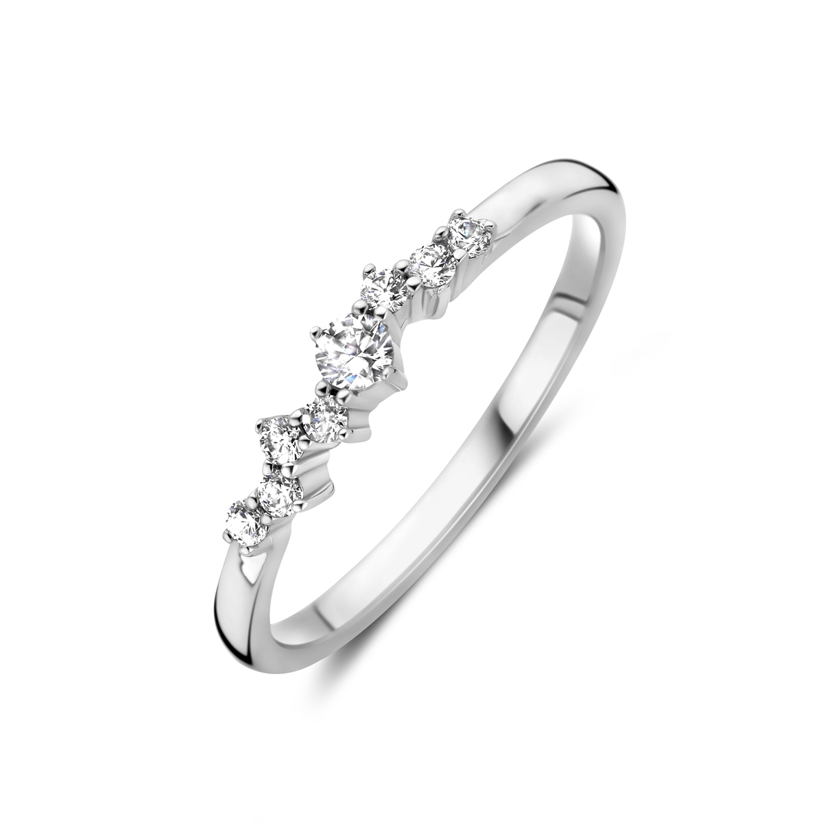 Gerhodineerd 925 zilveren ring uitgevoerd met zirkonia. De ring heeft een breedte van 3mm.