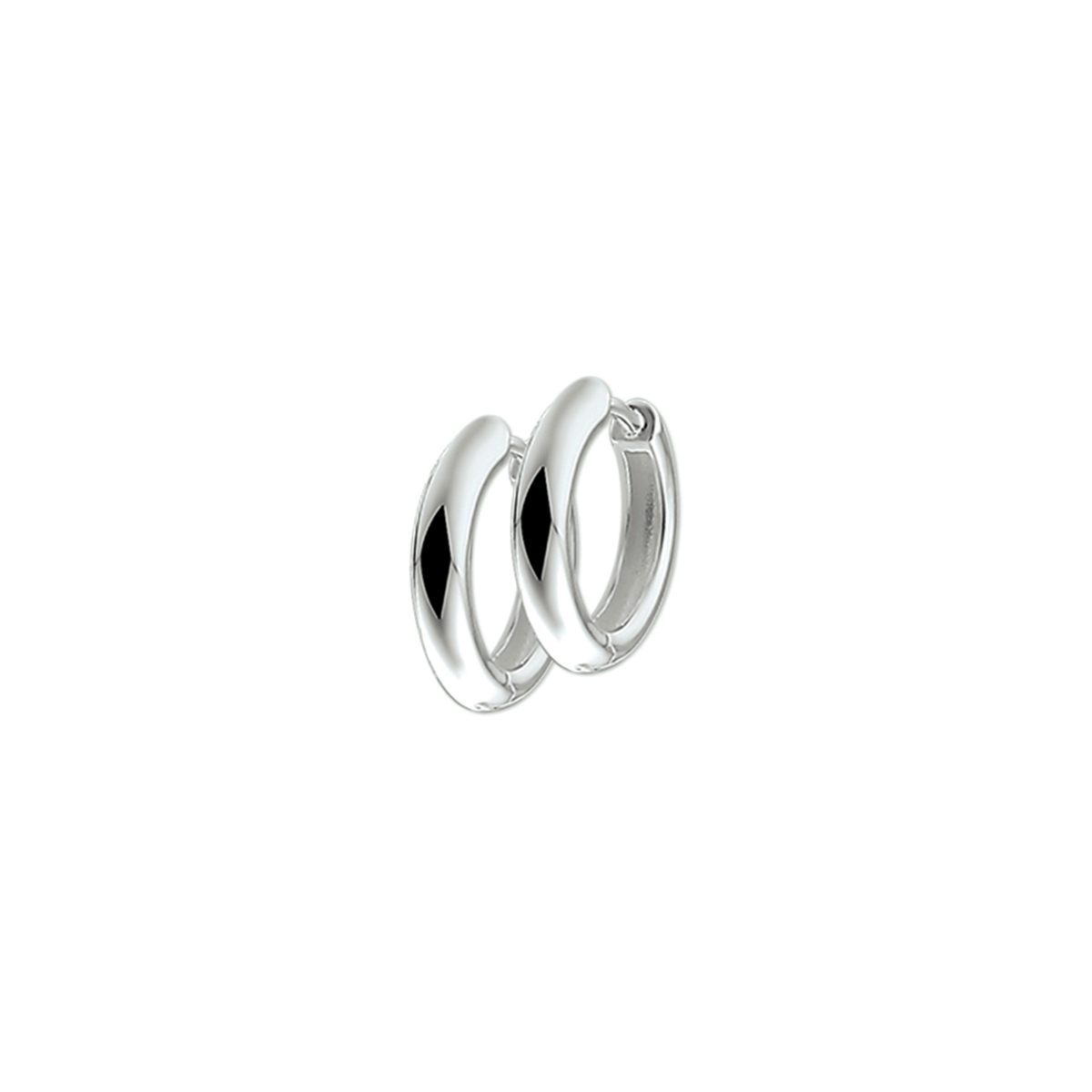 Zilveren klapcreolen met een halfronde buis en een poli afwerking. 
Breedte: 15x3 mm
