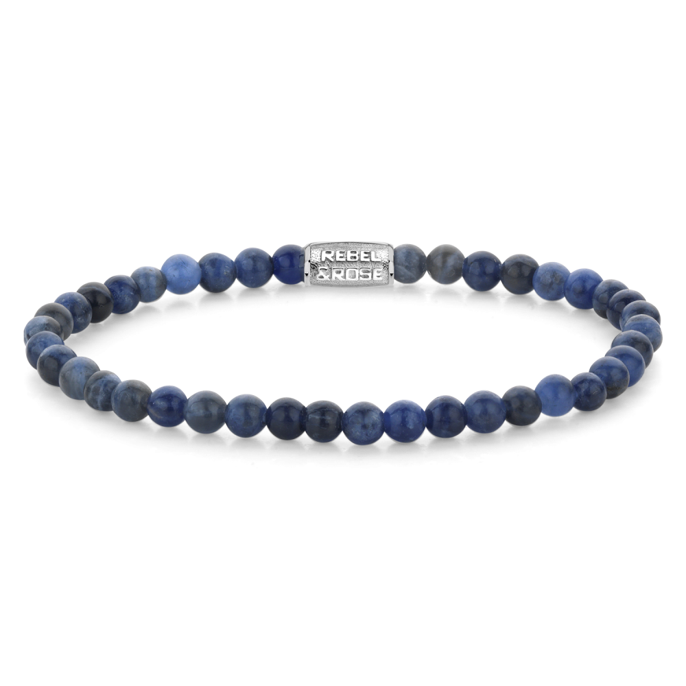 Armband van het merk Rebel & Rose. De armband heeft een hoogwaardige elastische stretch koord, met 4mm van Sodaliet.