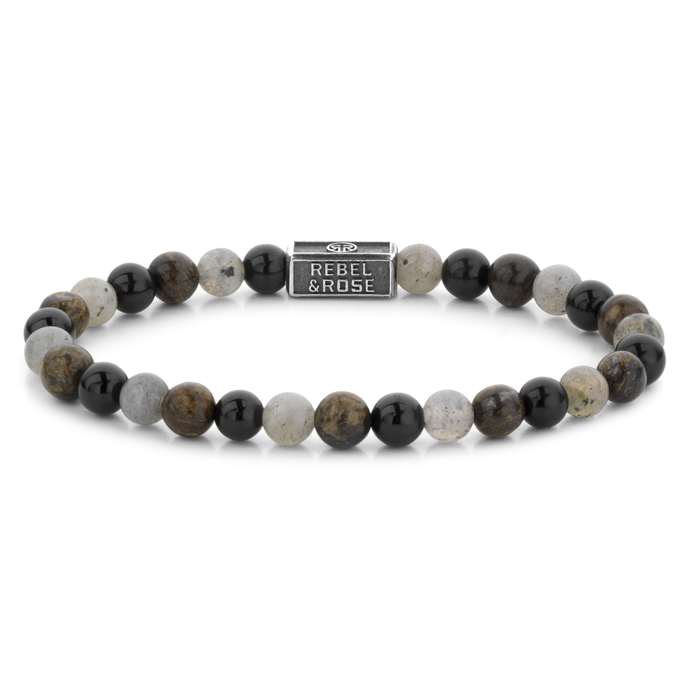 Deze armband is van het merk Rebel & Rose. Het is een damessieraad. De armband is grijs van kleur.