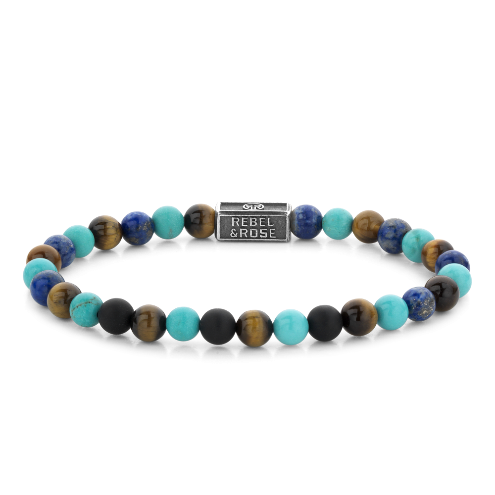 Deze armband is van het merk Rebel & Rose. Het is een herensieraad. De armband is zwart van kleur.