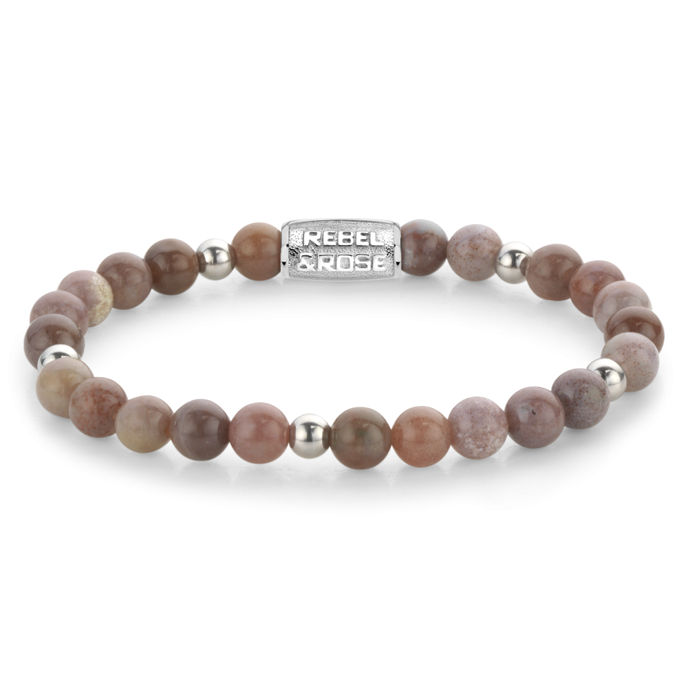 Armband van het merk Rebel & Rose. De armband heeft een hoogwaardige elastische stretch koord, met 6mm kralen van Agaat.