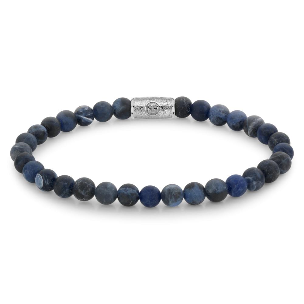 Edelstenen bead armband, handgemaakt van 6mm stenen met een zilverkleurige sluiting. Het Rebel & Rose sieraad is makkelijk te combineren met andere zilveren, leren of kralenarmbanden.