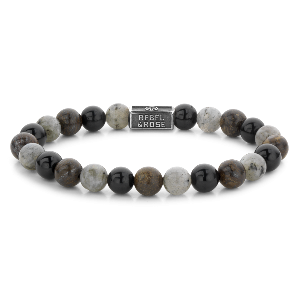 Edelstenen bead armband, handgemaakt van 8mm stenen: Tourmalijn, Labradoriet, Bronziet. De armband heeft een volledig Sterling Silver slot. Het Rebel & Rose sieraad is makkelijk te combineren met andere zilveren, leren of kralenarmbanden.