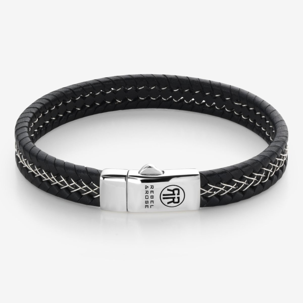 Deze armband is van het merk Rebel & Rose. Het is een herensieraad. De armband is zwart van kleur.