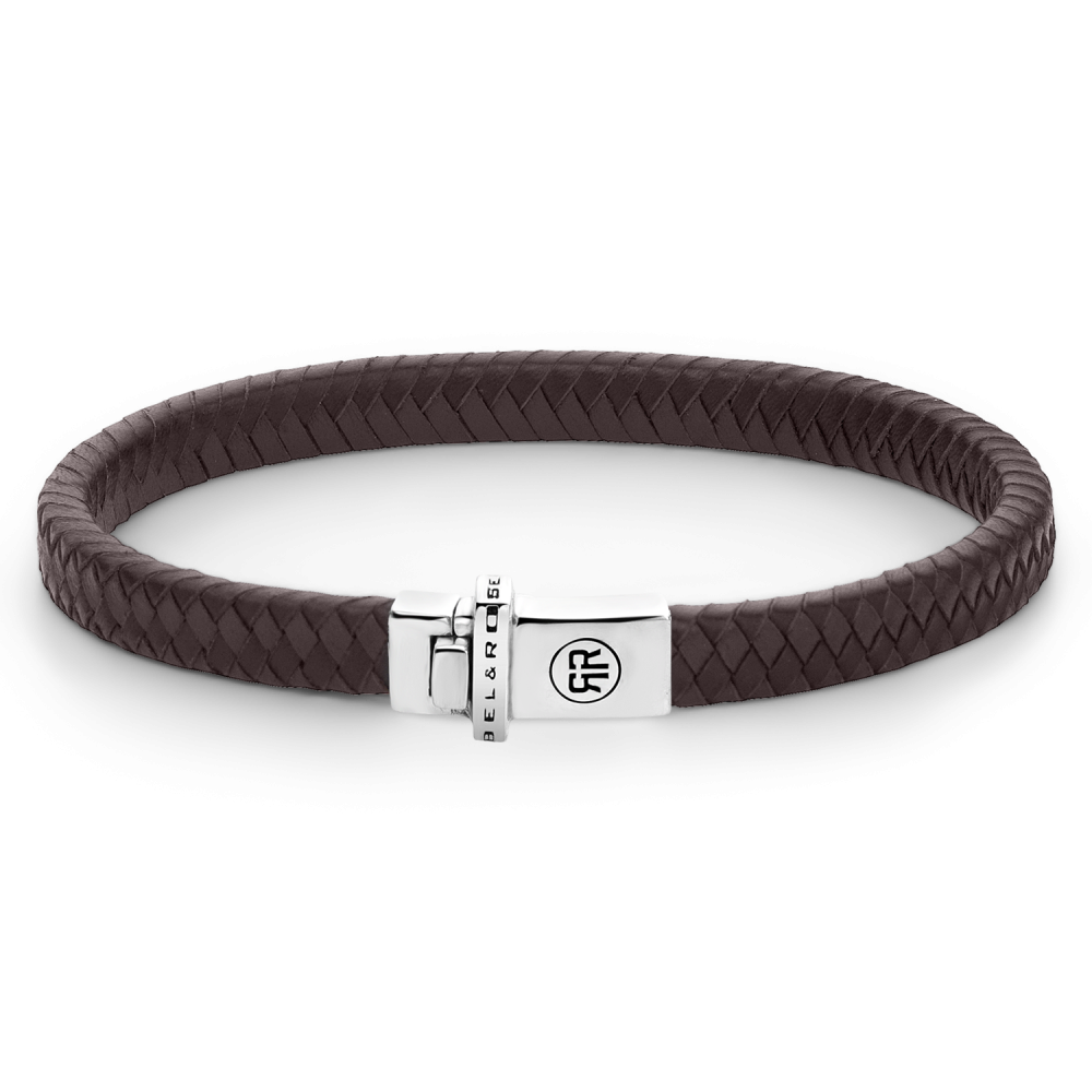 Deze armband is van het merk Rebel & Rose. Het is een herensieraad. De armband is bruin van kleur.