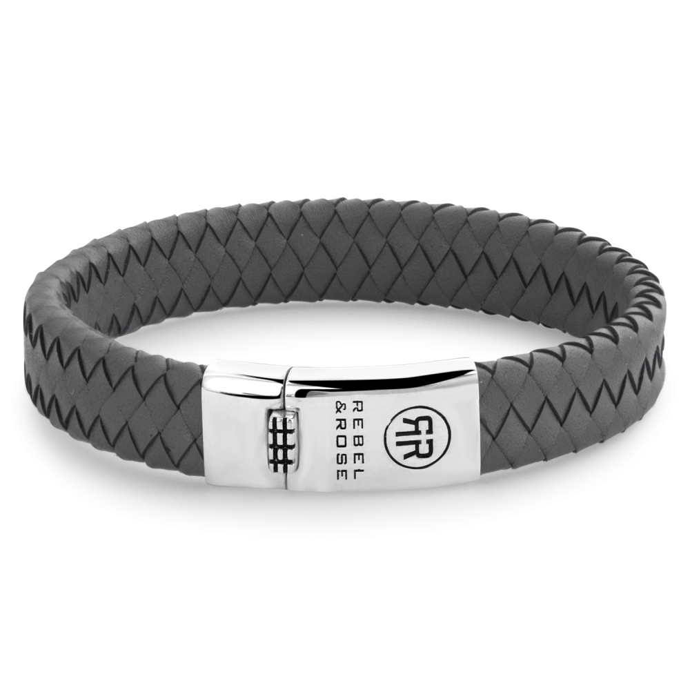 Deze armband is van het merk Rebel & Rose. Het is een herensieraad. De armband is grijs van kleur.