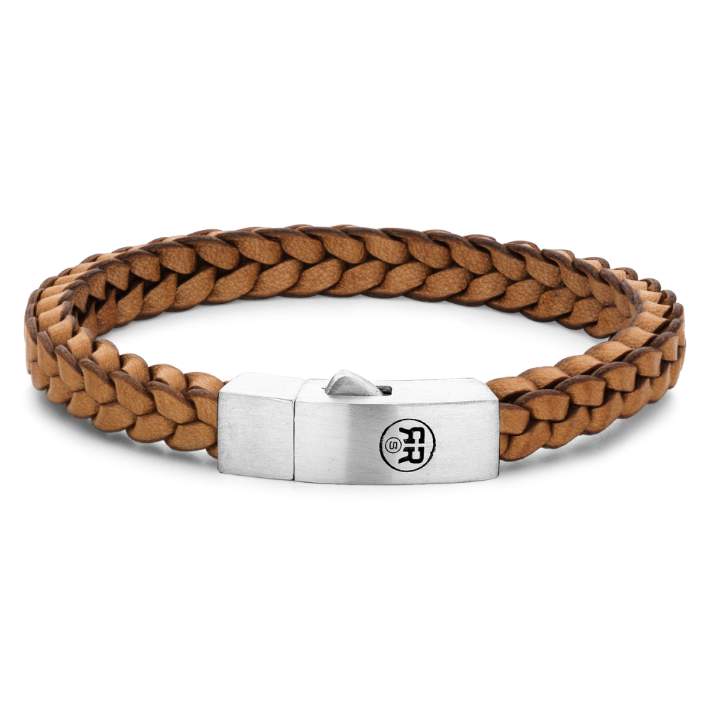 Deze armband is van het merk Rebel & Rose. Het is een herensieraad. De armband is bruin van kleur.
