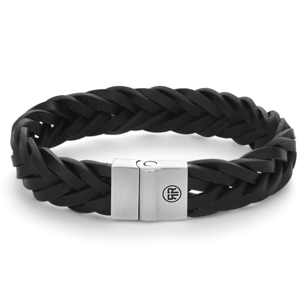 De Full Metal armband van Rebel and Rose is een leren armband van 15 mm breed met een sluiting van edelstaal. De unieke (PSR*) sluiting bestaat uit twee delen die perfect in elkaar vallen, zonder dat daar hulpmiddelen als magneten voor nodig zijn. Het leer wordt soepeler naarmate je het langer draagt (net als bij schoenen). Dus in het begin mag het iets strakker zitten dan je zou willen. De armbanden combineren goed met onze kralenarmbanden. (*PSR = Push-Slide- Release)