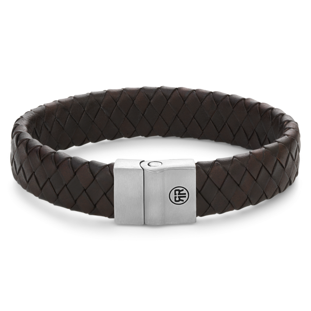 De Full Metal armband van Rebel and Rose is een leren armband van 15 mm breed met een sluiting van edelstaal. De unieke (PSR*) sluiting bestaat uit twee delen die perfect in elkaar vallen, zonder dat daar hulpmiddelen als magneten voor nodig zijn. De armbanden combineren goed met onze kralenarmbanden. (*PSR = Push-Slide- Release)
