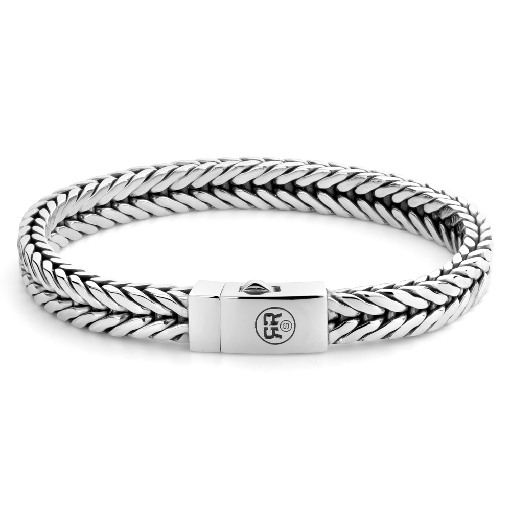 Deze armband is van het merk Rebel & Rose. Het is een herensieraad. De armband is zilver van kleur.