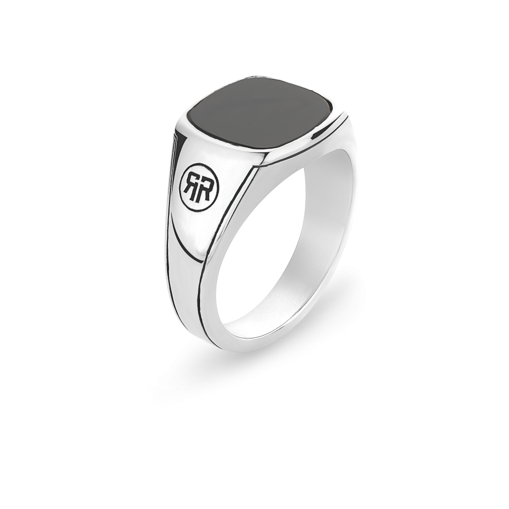 Sterling zilveren zegelring van het merk Rebel & Rose. De ring is handmade in Bali van het hoogste zilvergehalte (925) Sterling Silver en heeft een zwarte Onyx steen.
