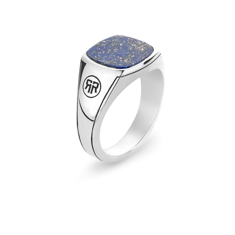 Sterling zilveren zegelring van het merk Rebel & Rose. De ring is handmade in Bali van het hoogste zilvergehalte (925) Sterling Silver en heeft een blauwe Lapis Lazuli steen.