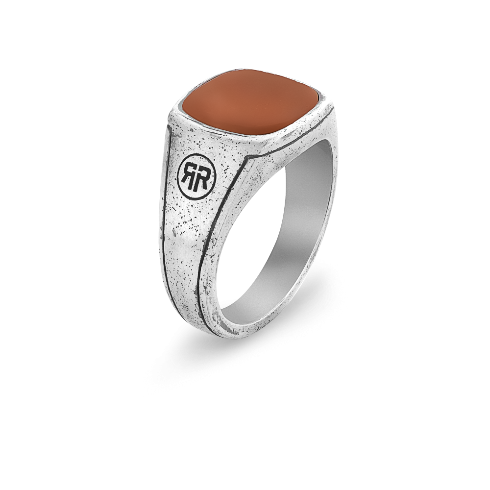 Sterling zilveren zegelring van het merk Rebel & Rose. De ring is handmade in Bali van het hoogste zilvergehalte (925) Sterling Silver en heeft een blauwe Red  steen.