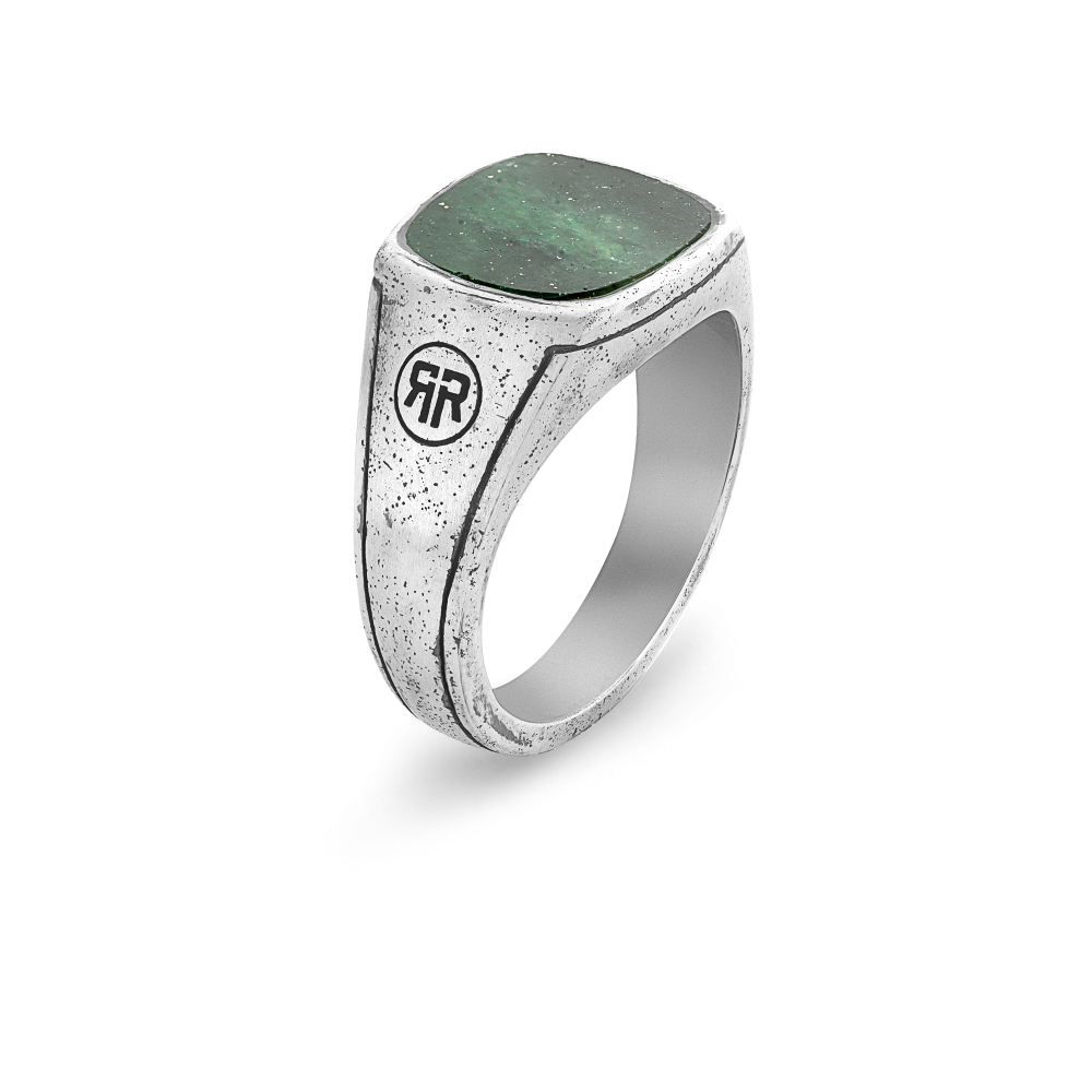 Sterling zilveren zegelring van het merk Rebel & Rose. De ring is handmade in Bali van het hoogste zilvergehalte (925) Sterling Silver en heeft een blauwe Green Jade  steen.