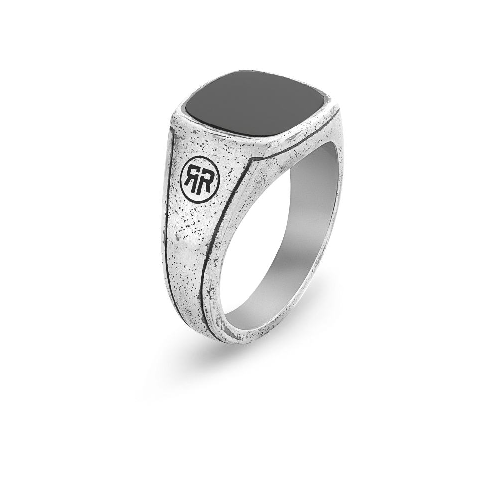 Sterling zilveren zegelring van het merk Rebel & Rose. De ring is handmade in Bali van het hoogste zilvergehalte (925) Sterling Silver en heeft een zwarte Onyx steen.