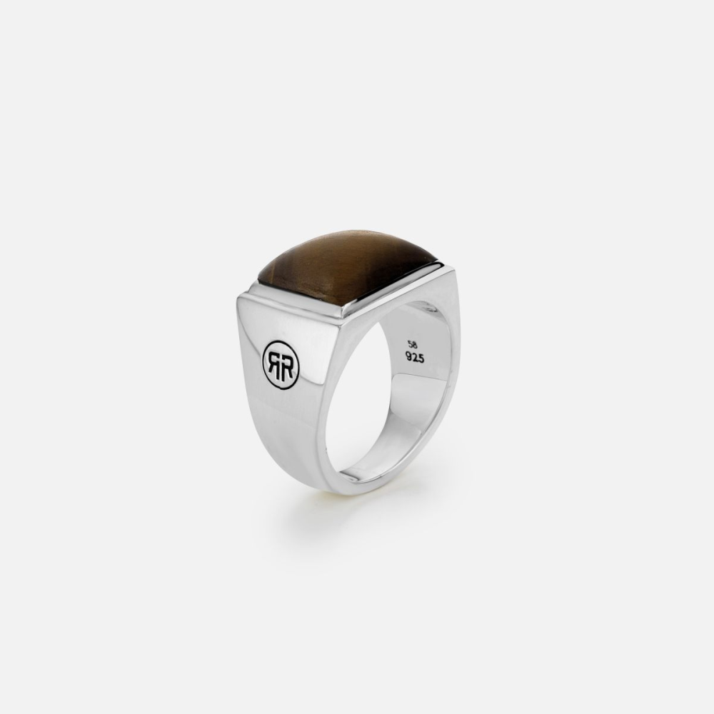 Deze ring is van het merk Rebel & Rose. Het is een herensieraad. De ring is bruin van kleur.