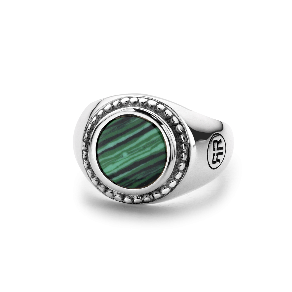 Deze ring is van het merk Rebel & Rose. Het is een damessieraad. De ring is groen van kleur.