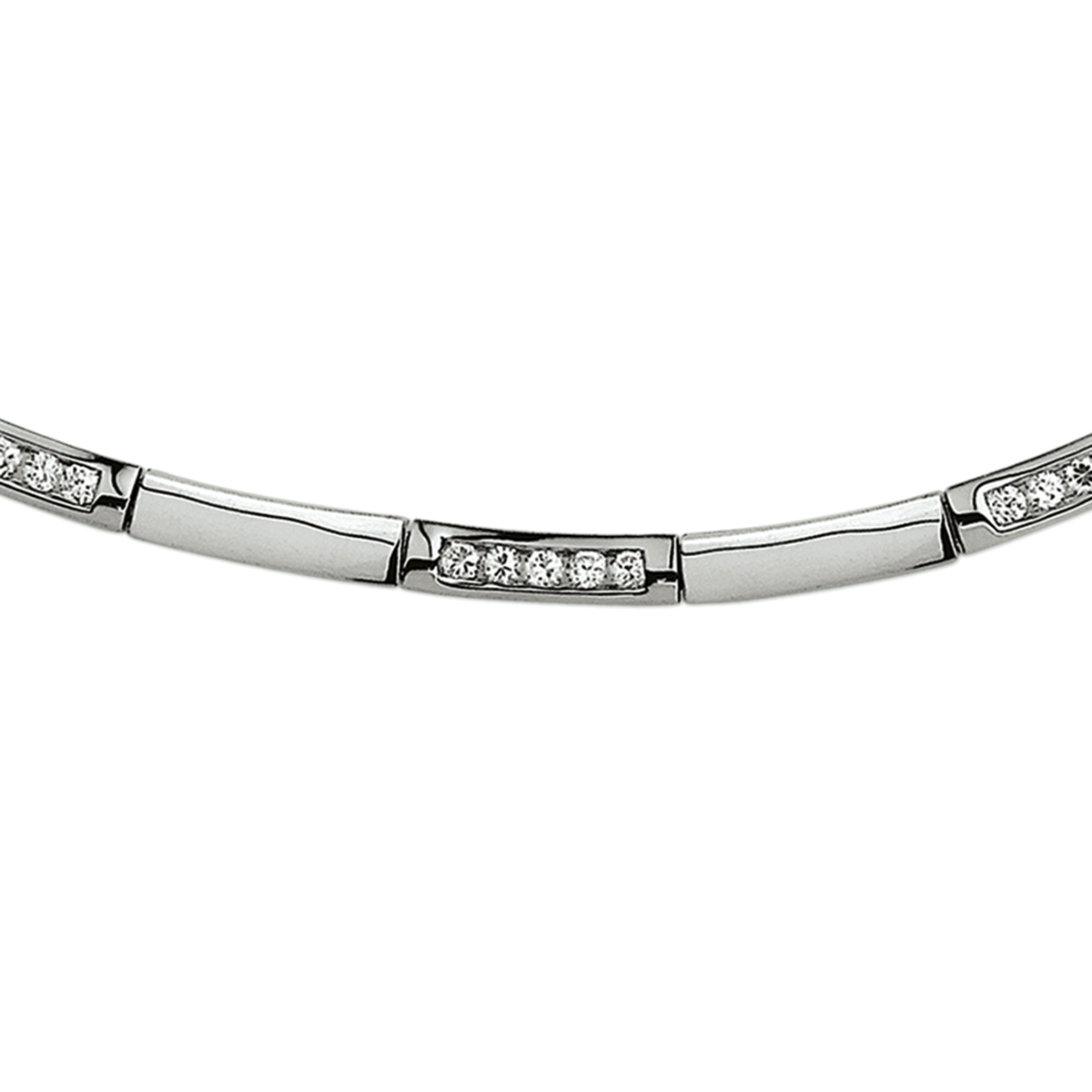 De collier is gemaakt van gerhodineerd zilver en is zilverkleurig. Het is een sieraad voor dames.