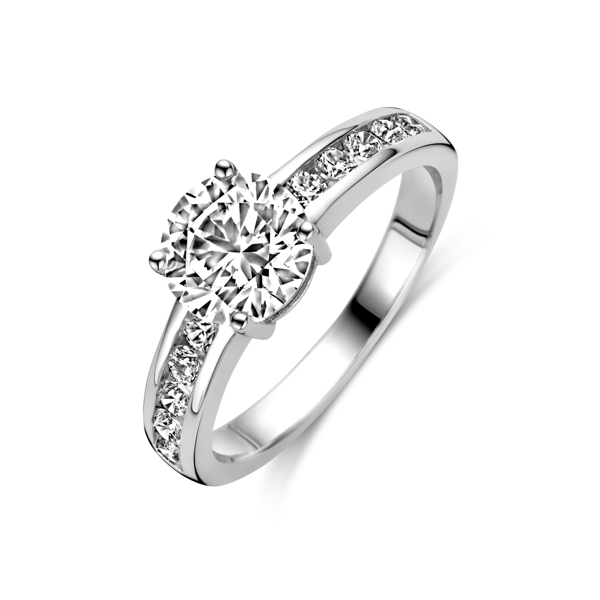 Beschrijving: Gerhodineerd zilveren ring met zirkonia. 
Uniekenummer serie: 26195
Verpakt per: 1
Doelgroep: meisjes
Ringmaat: 15.00 mm (47)
Breedte: 7 mm
Zetting: entourage (rijzetting)