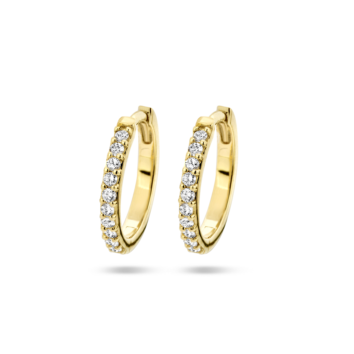 Beschrijving: Geelgouden klapcreolen met diamant. 
Uniekenummer serie: 29249
Verpakt per: 1
Doelgroep: dames
Breedte: 1.5 mm
Zetting: alliance (rijzetting)