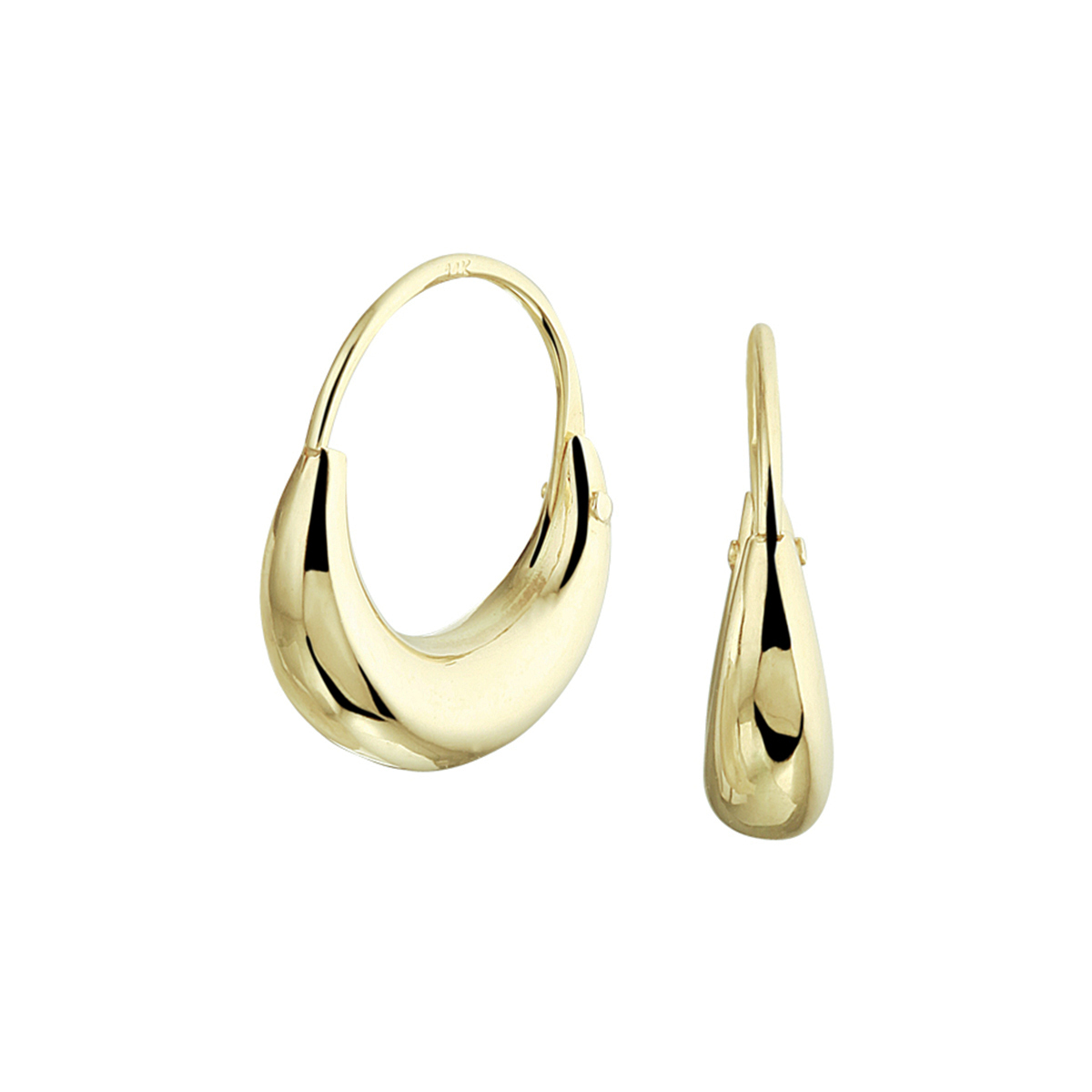 Stijlvolle 14k geelgouden oorringen met een totale hoogte van 15.5mm. Op het breedste punt zijn de oorringen 4mm, de diameter is 13mm. De oorringen zijn een ware eyecatcher en voegen een subtiele hoeveelheid glamour toe aan iedere outfit. Tip: Leuk om kado te geven! Zie je haar al stralen?