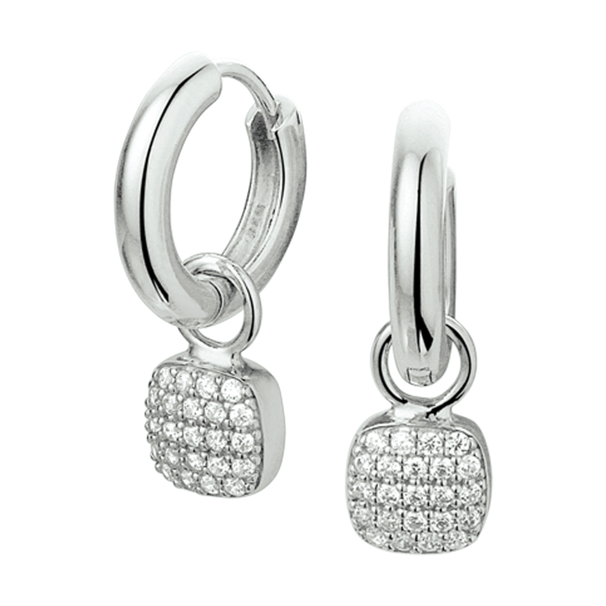 Beschrijving: Chique gerhodineerd zilveren klapcreolen met hangers die zijn  ingelegd met een luxe pave van briljant geslepen zirkonia. De klapcreolen hebben een diameter van 15mm en hebben een buisdikte van 3mm. INFO: Gerhodineerd zilver is door de rhodiumlaag beter bestand tegen verkleuren en krassen.
Verpakt per: 1
Doelgroep: dames
Breedte: 3 mm
Zetting: pave