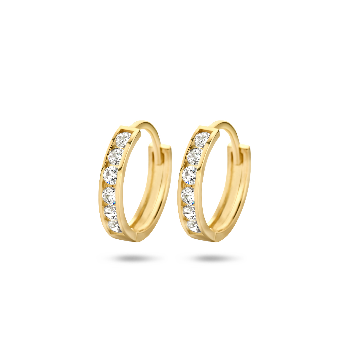 14k Geelgouden klapoorringen uitgevoerd met een schitterende zirkonia rij. De afmeting van de oorringen is 11x2.3mm.