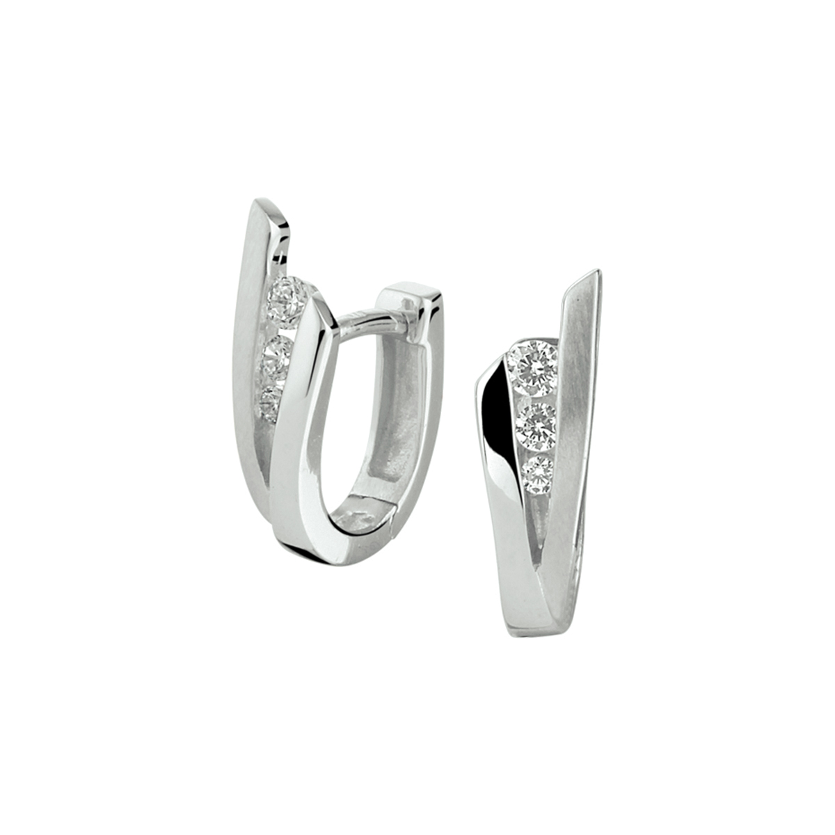 Gerhodineerd 925 zilveren klapoorringen uitgevoerd met een schitterende zirkonia rij. De klapoorringen hebben een afmeting van 14.5x5mm.
