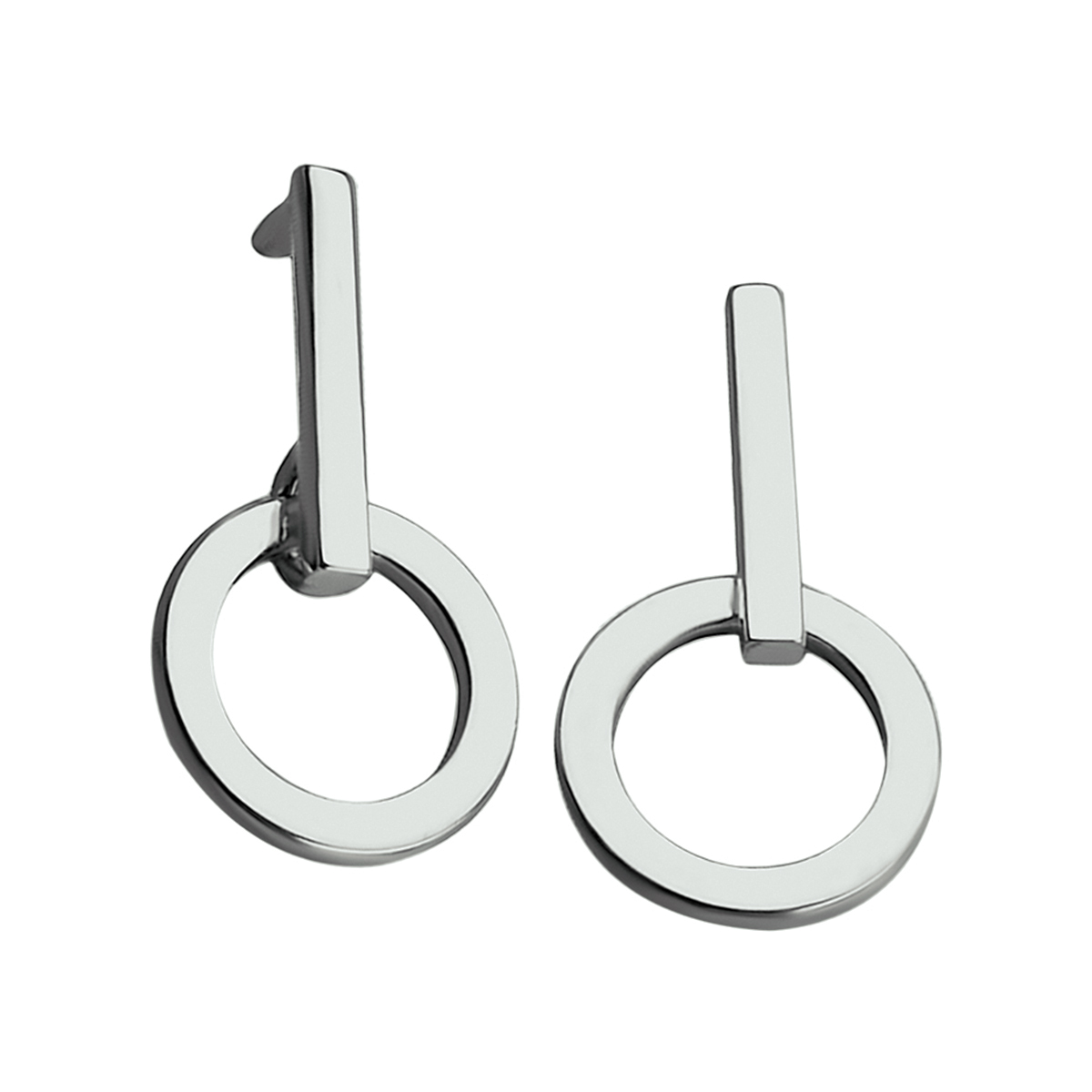 Gerhodineerd 925 zilveren oorhangers uitgevoerd met een ronde hanger. De oorhangers hebben een totale hoogte van 15mm.