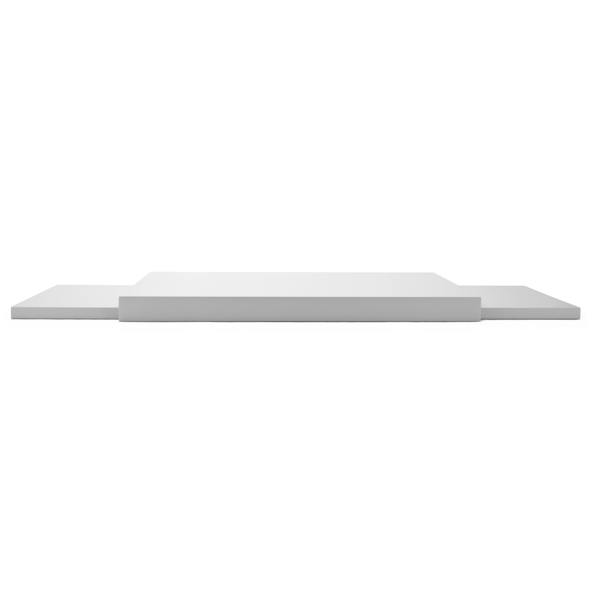 Onderplaat waar meerdere displaymaterialen en sieraden op gepresenteerd kunnen worden. Het blok bestaat uit drie delen waarbij de zijdelen uitschuifbaar zijn. Het blok is voorzien van wit gespoten lak met een matte afwerking. Wegens hoge bezorgkosten wordt dit artikel alleen verstuurd bij een ordergrootte vanaf �50,-.
