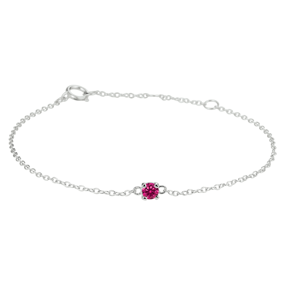 Gerhodineerd 925 zilveren armband uitgevoerd met een schitterende synthetisch robijn. De armband heeft draaglengtes van 15.5, 17 en 18.5cm en een breedte van 3.5mm.