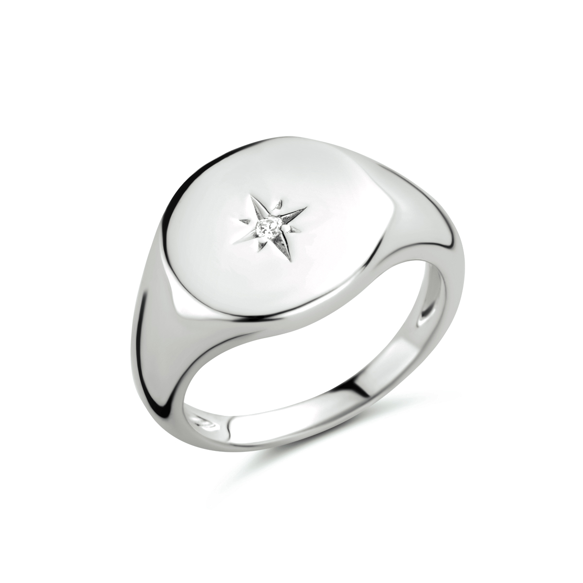 Gerhodineerd 925 zilveren zegelring uitgevoerd met een zirkonia. De ring heeft een breedte van 12.5mm.