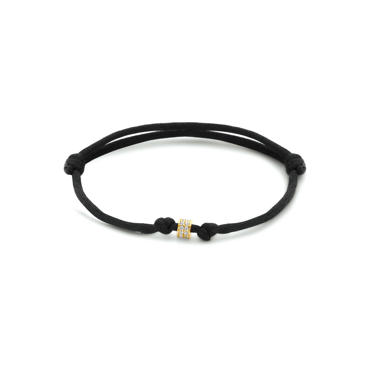 Zwart gevlochten armband uitgevoerd met een 14k geelgouden element met daarin een schitterend zirkonia vlak. De armband heeft draaglengtes van 13 tot 26cm. Het element heeft een afmeting van 4.5x3mm.