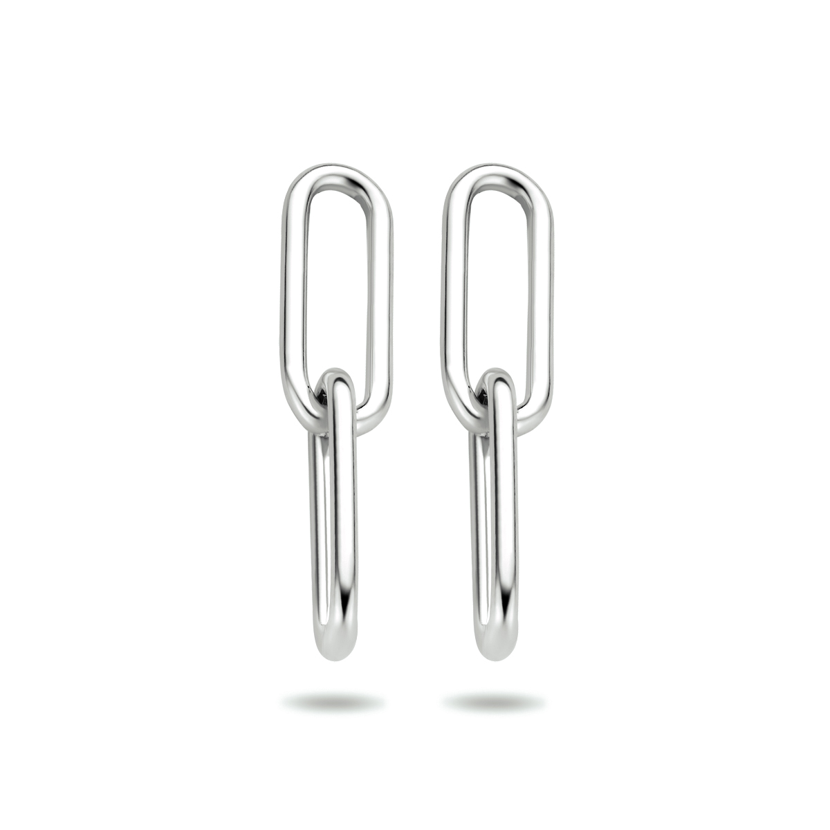 Gerhodineerd 925 zilveren oorhangers. De twee schakels hebben een hoogte van 15.5mm en een breedte van 6mm.