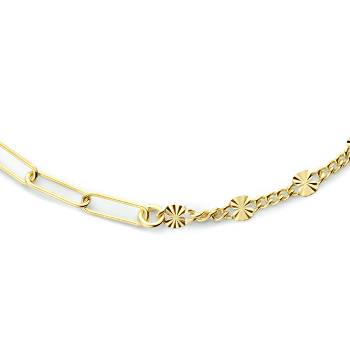 Geelgoud op 925 zilveren collier met een schakelbreedte van 3.8mm, uitgevoerd met een anker schakel en plaatjes. Het collier heeft een draaglengte van 41cm met een extensie van 4cm en een stevige karabijn sluiting.