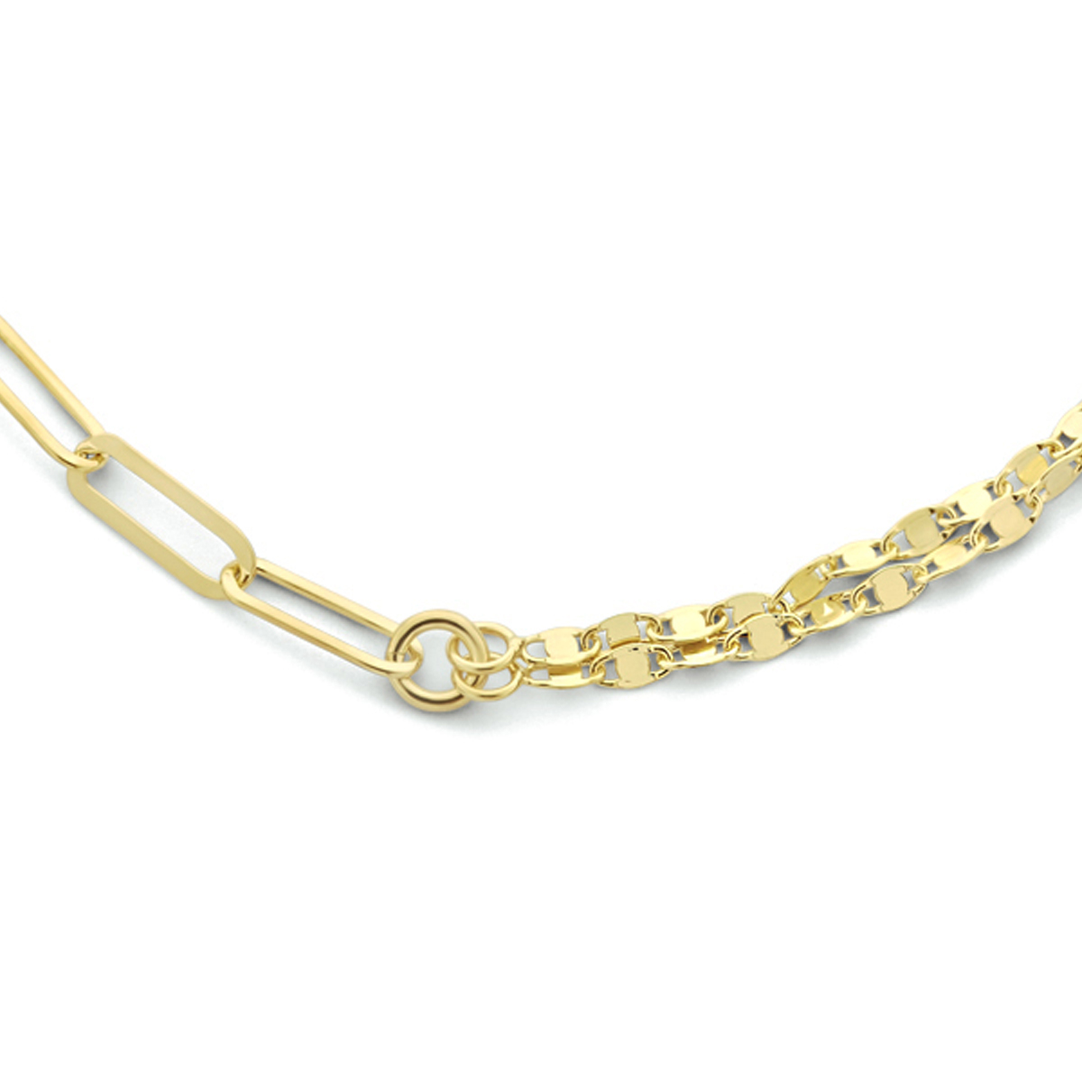 Geelgoud op 925 zilveren collier met een schakelbreedte van 3.7mm, uitgevoerd met een anker schakel en plaatjes. Het collier heeft een draaglengte van 41cm met een extensie van 4cm en een stevige karabijn sluiting.