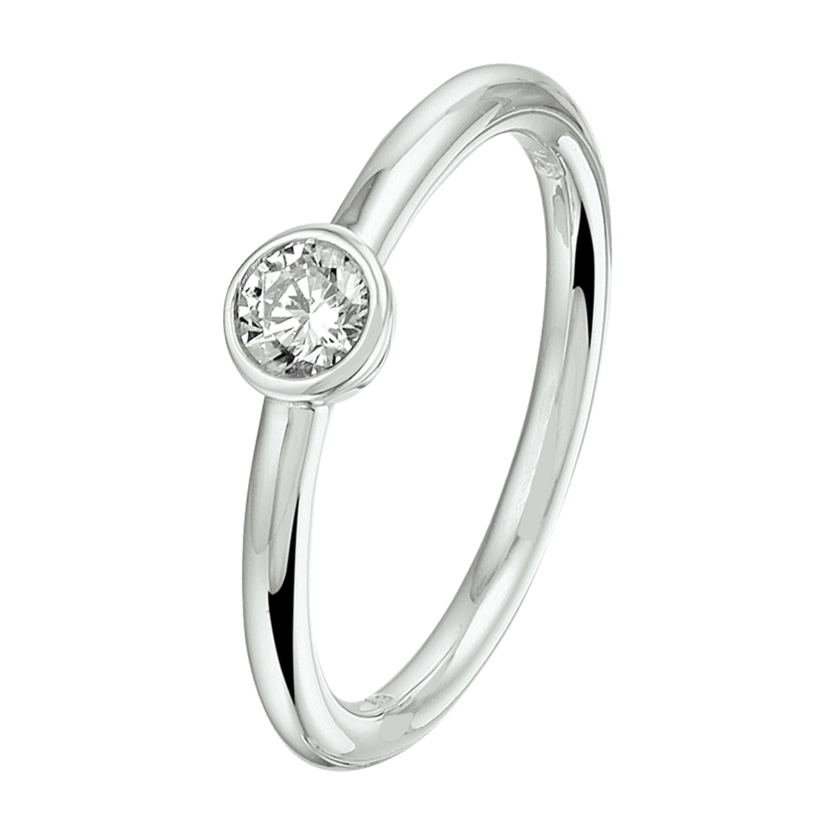 Gerhodineerd 925 zilveren ring met schitterende zirkonia. De breedte van de ring is 5mm.