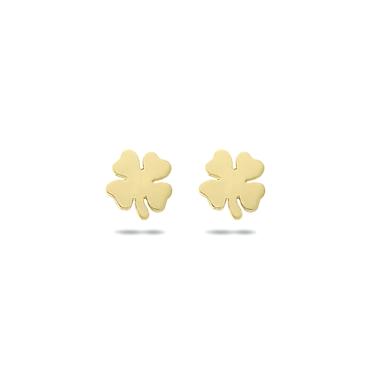 14k Geelgouden oorknoppen in de vorm van een klavertje. De oorknoppen hebben een afmeting van 4x4mm.