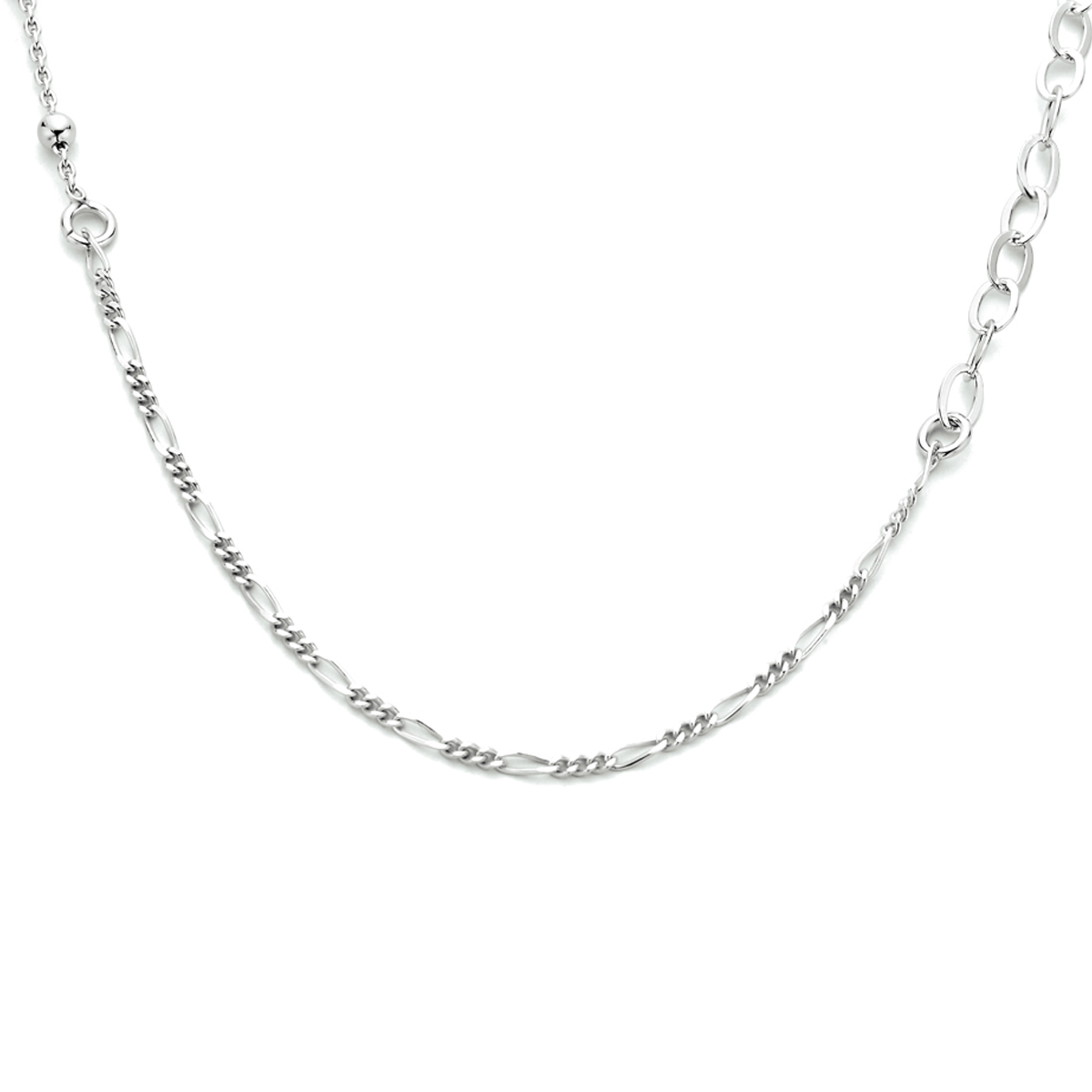 Gerhodineerd 925 zilveren collier uitgevoerd met drie verschillende schakels en een stevige karabijn sluiting. Het collier heeft een breedte van 3.8mm en een draaglengte van 41cm met een extensie van 4cm.