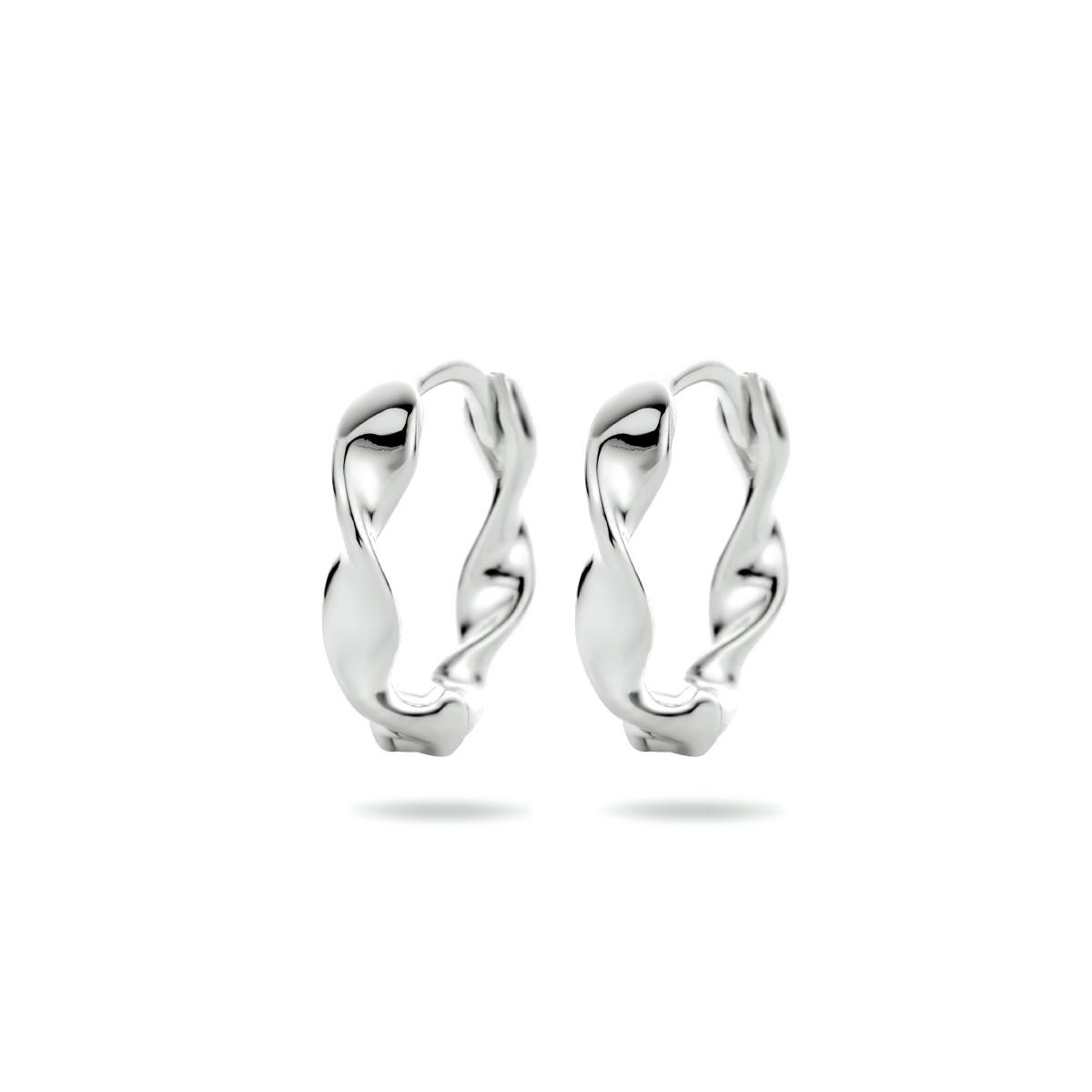 Gerhodineerd 925 zilveren klapoorringen. De klapoorringen hebben een afmeting van 13.5x2.5mm.